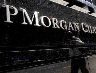 Η JP Morgan βλέπει τις ελληνικές τράπεζες να είναι βιώσιμες αρκεί να... χρηματοδοτηθούν